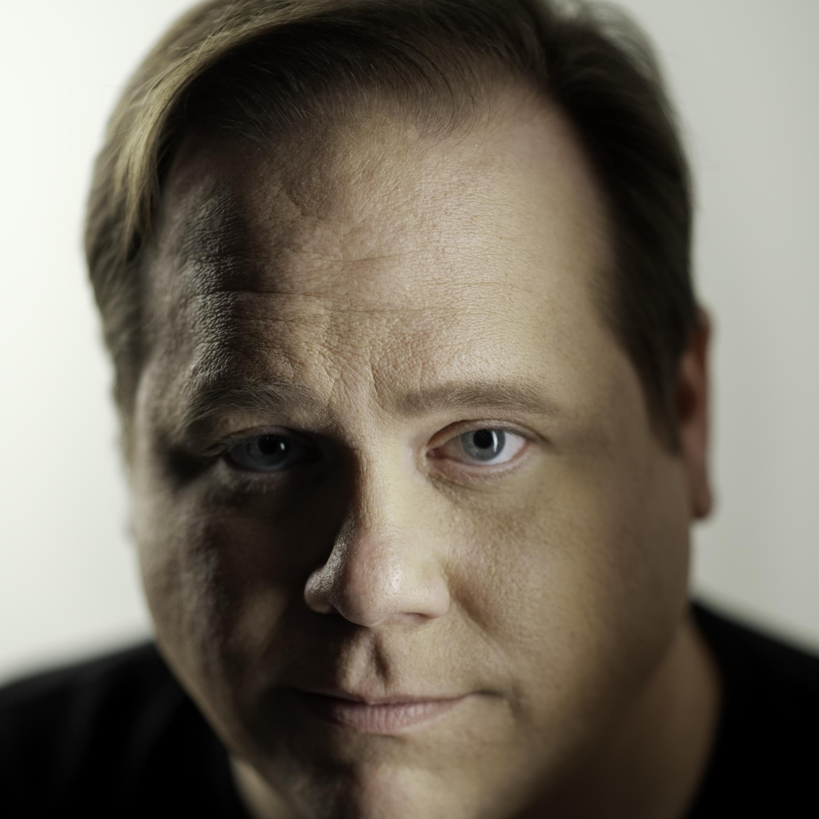 Award winning, published professional photographer for portraits, lifestyle and weddings