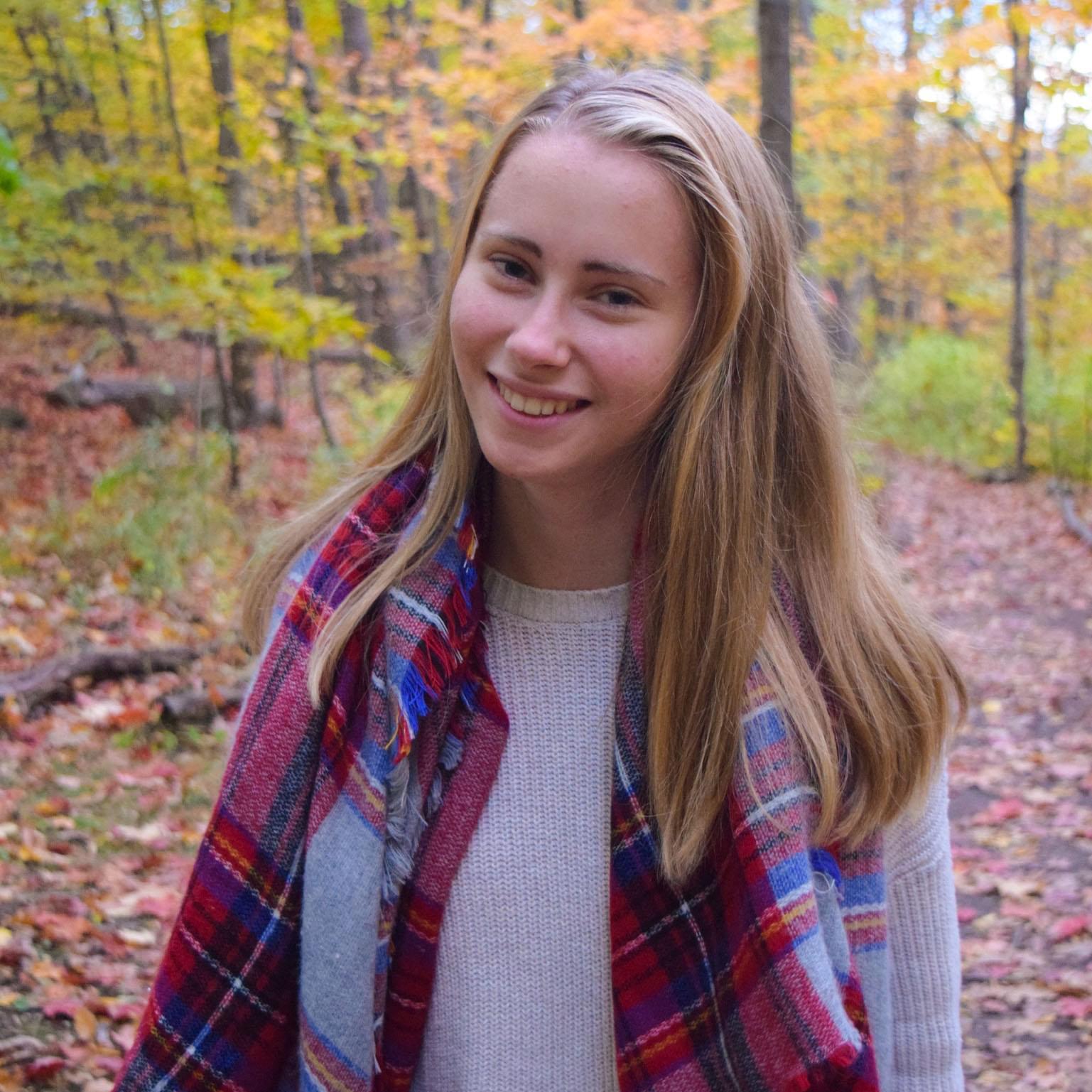 Hi I'm Alyssa! A photo/videographer with 5 experience :) excited to meet you and bring your memories and vision to life!