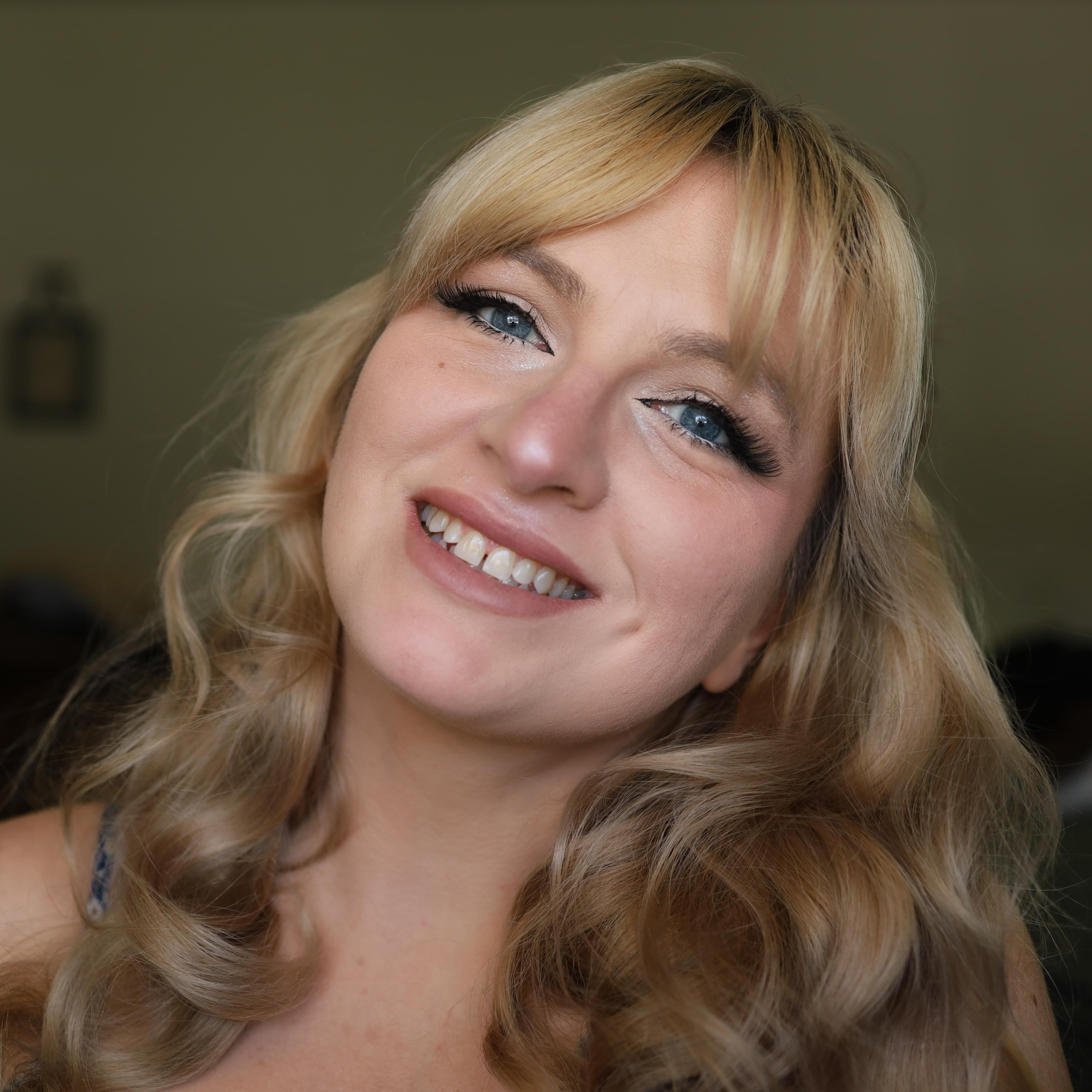 Birmingham Photographer Capturing fun moments and unique styles. Feel Free to check out my page: Unladen Swallow Photography