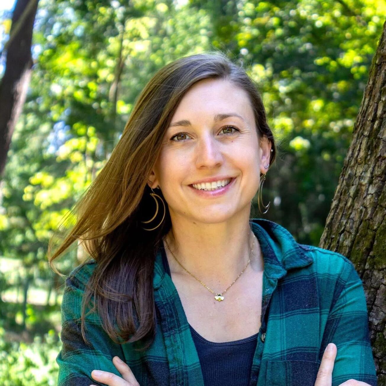 The Artisan Edge: Story-Driven Senior Portraits & Custom-Painted Backdrops