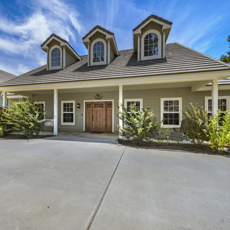 Professional Real Estate photographer available
