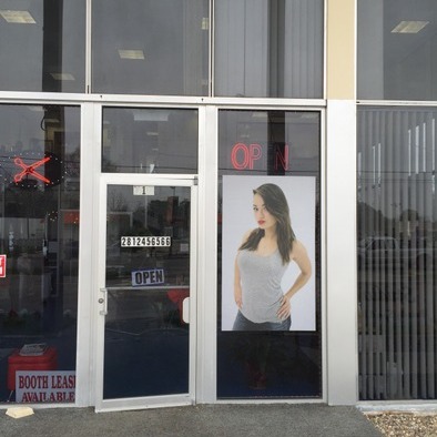 Studio Photographer in Alvin seeking models for a shoot where the prints will display on large window display.