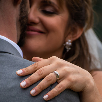 Skilled and professional travelling photographer offering portrait, wedding and event photographt.