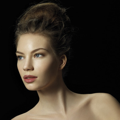 Professional fashion , beauty and products photographer