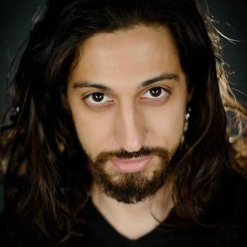 New York City studio photographer. I'm looking for cool people and interesting subjects to shoot.