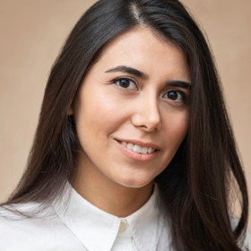 Experienced Photographer (headshot, lifestyle, brand, product)
See full portfolio at royasmiley dot com
