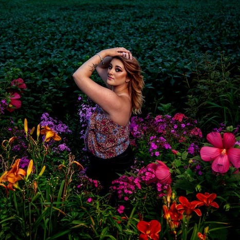 Now booking your unique photo session, fun flexible photographer to capture your unique memories!
