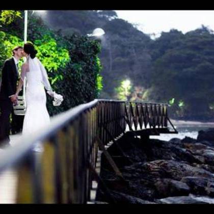 Wedding photographer Professional Graduated Pro Photos is a professional equip with Graduated Photographers