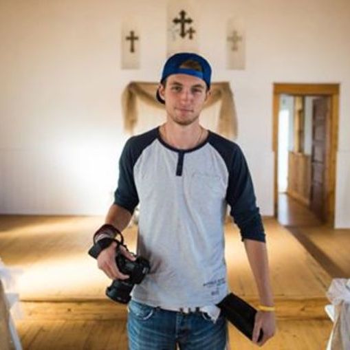 Professional Wedding and Portrait Photographer