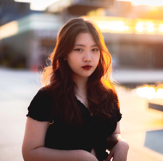 My name is Frankie, I will do professional photoshoot for you for good price