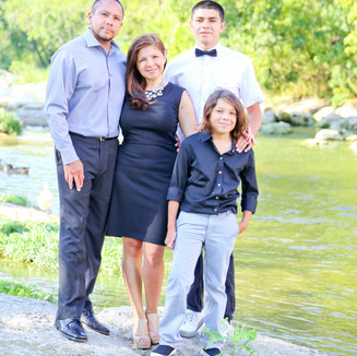 Need a photographer for a large family photo session