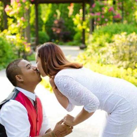 Wedding photographer, couples, and portraits.
